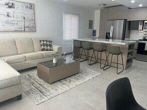 217 SW 15th St in Fort Lauderdale, FL - Building Photo - Building Photo