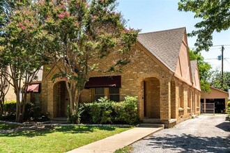 3211 Odessa Ave in Fort Worth, TX - Foto de edificio - Building Photo