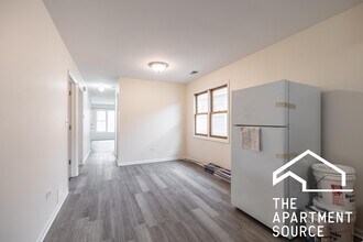 6323 W Fullerton Ave, Unit 3 in Chicago, IL - Building Photo - Building Photo