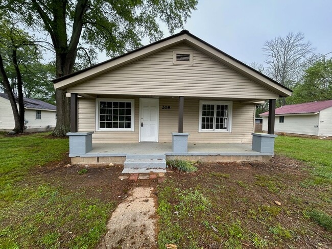 property at 208 Bundrum Dr NW