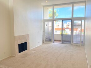 854 18th St, Unit 12 in Santa Monica, CA - Foto de edificio - Building Photo
