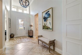 6487 Warwick Ave in Naples, FL - Foto de edificio - Building Photo