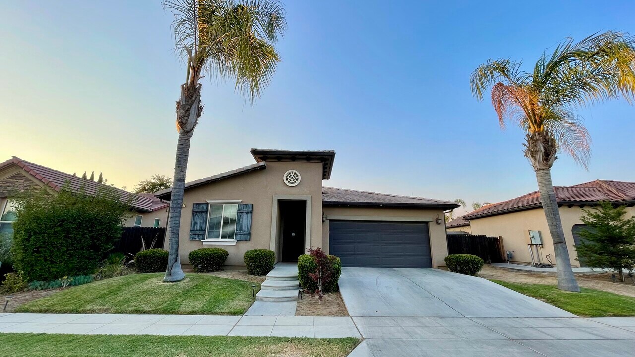 5927 E Burns Ave in Fresno, CA - Building Photo