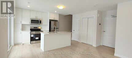 821 Arcadian Private in Ottawa, ON - Building Photo - Building Photo