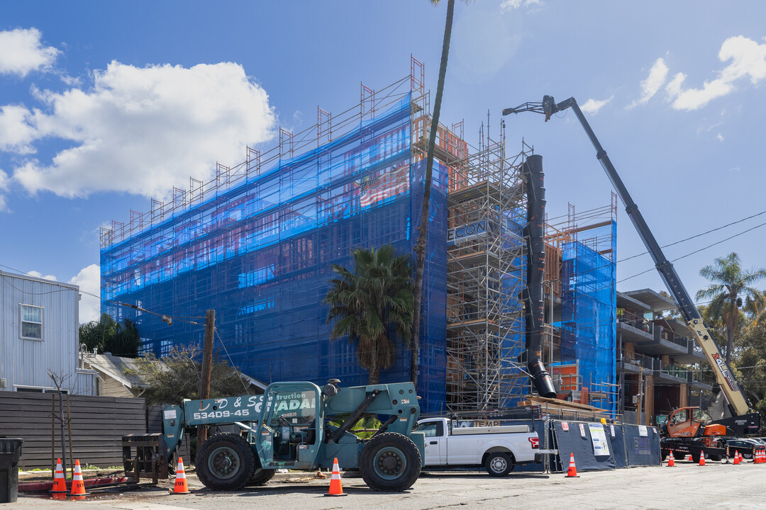 10th & Robinson in San Diego, CA - Building Photo