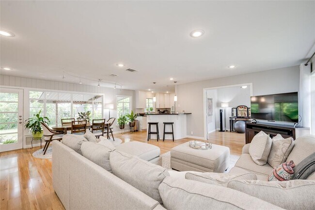 6002 Cary Dr in Austin, TX - Building Photo - Building Photo