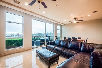 9101 Alta Dr in Las Vegas, NV - Building Photo - Building Photo