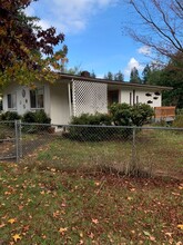 94916 Old Farm Ln in North Bend, OR - Building Photo - Building Photo