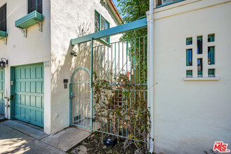 2000 Washington Ave in Santa Monica, CA - Building Photo - Building Photo