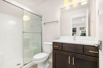 19340 NE 69th Cir in Redmond, WA - Building Photo - Building Photo