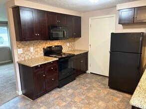 488 S 52nd St in Springfield, OR - Building Photo - Building Photo