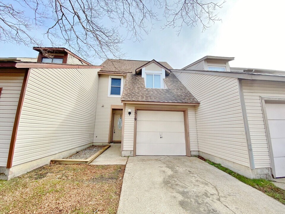 1519 Sword Dancer Dr in Virginia Beach, VA - Building Photo