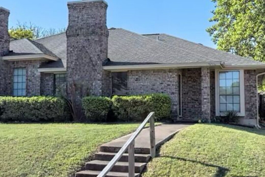 828 Ash Grove Ln in Desoto, TX - Building Photo