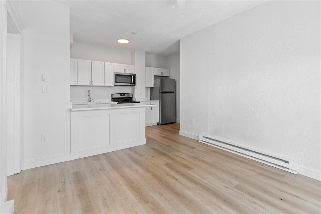 8 Kenwood St, Unit 10 in Boston, MA - Building Photo