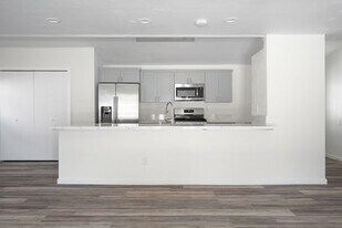 5288 Manhasset Dr in San Diego, CA - Building Photo