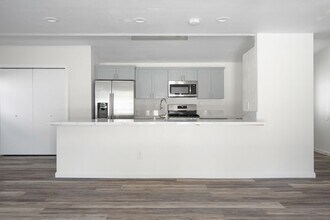 5288 Manhasset Dr in San Diego, CA - Building Photo - Building Photo