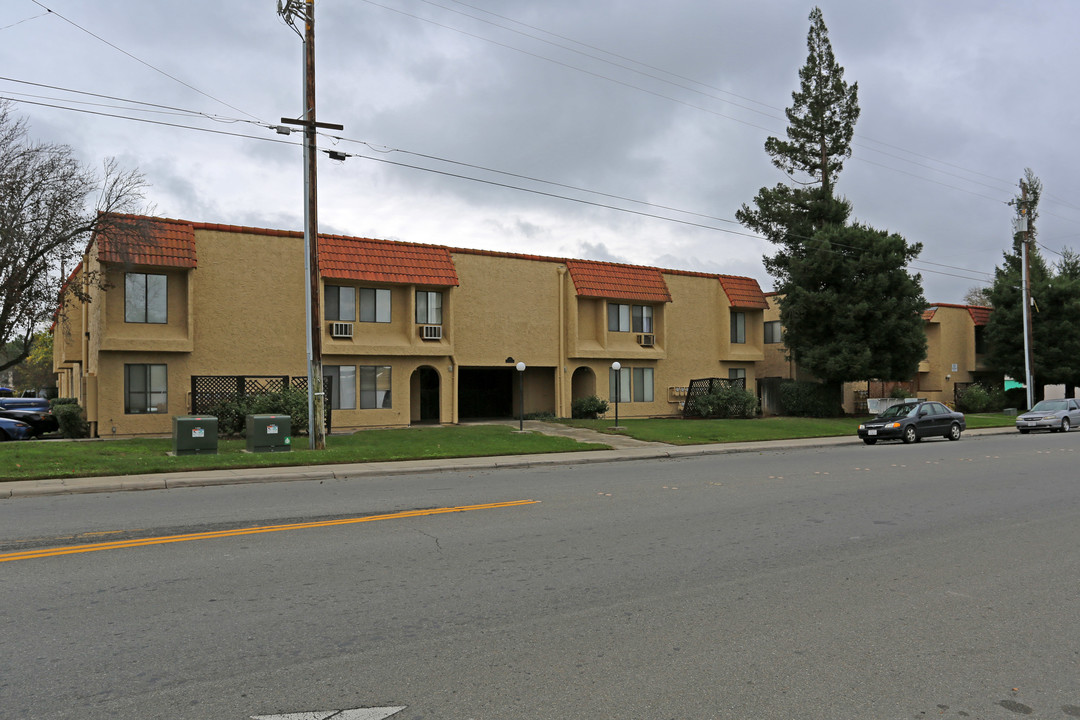 Ramirez Court Apartments in Marysville, CA - Building Photo