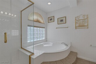 8054 Coronado Coast St in Las Vegas, NV - Building Photo - Building Photo