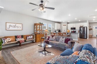 102 Manfield Ave in Pea Ridge, AR - Foto de edificio - Building Photo