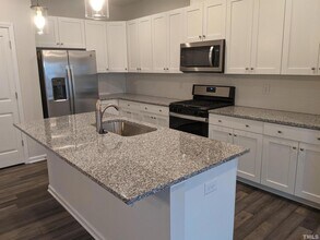 912 Robbie Jackson Ln in Fuquay Varina, NC - Building Photo - Building Photo