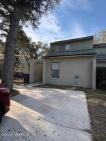 8530 Colony Pine Cir W in Jacksonville, FL - Building Photo