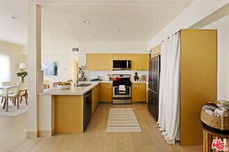 1717 Malcolm Ave in Los Angeles, CA - Building Photo - Building Photo