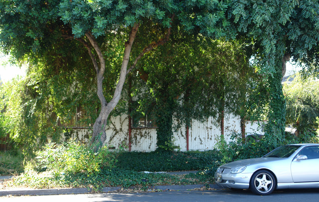 2090 Aldengate Way in Hayward, CA - Foto de edificio - Building Photo