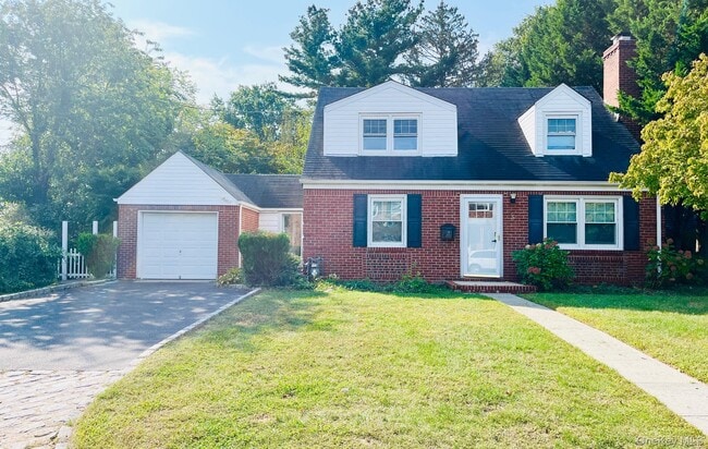 5 Prospect St in Glen Head, NY - Building Photo - Building Photo