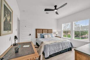 7802 Hanfro Ln in Houston, TX - Building Photo