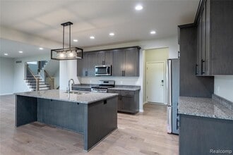 24180 Liberty Hill Dr in Farmington, MI - Building Photo - Building Photo