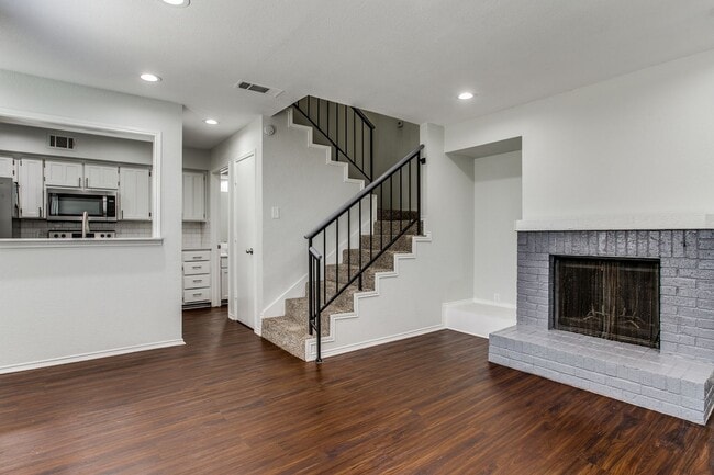 2805 Meadow Park Dr in Bedford, TX - Building Photo - Building Photo