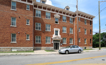 3501 Montgomery Rd in Cincinnati, OH - Building Photo - Building Photo