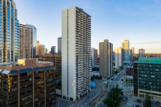 Calgary Place Apartments in Calgary, AB - Building Photo - Building Photo