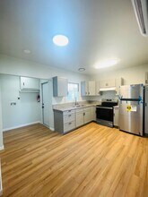 1081 Pasadena Ave in Fillmore, CA - Building Photo - Building Photo