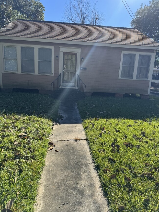 property at 119 W Bertheaud Ave