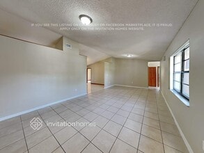 13551 SW 178th St in Miami, FL - Foto de edificio - Building Photo
