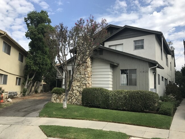 property at 10424-10425 Parr Ave