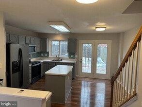 43004 Beachall St in Chantilly, VA - Building Photo - Building Photo