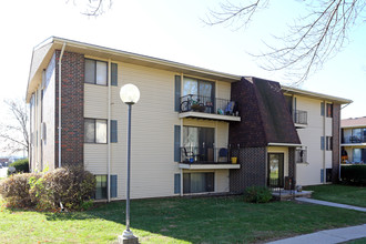 Easton Village Apartments in Indianola, IA - Building Photo - Building Photo