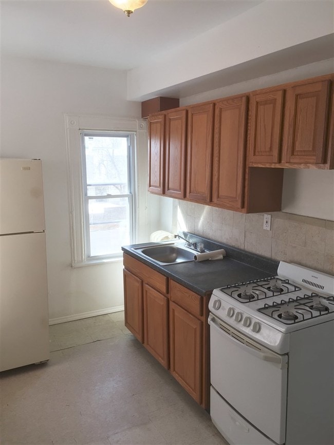 23 Williams Ave, Unit 2