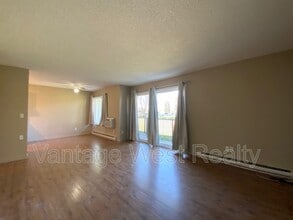 875 Badke Rd in Kelowna, BC - Building Photo - Building Photo
