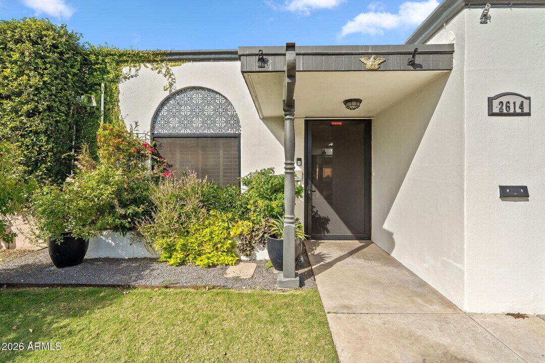 2614 E Osborn Rd in Phoenix, AZ - Building Photo
