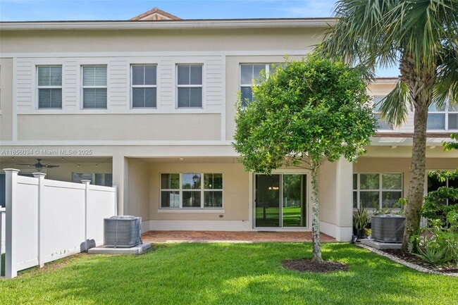 11941 Park Central in Royal Palm Beach, FL - Building Photo - Building Photo