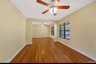 214 Coyle Pl in San Antonio, TX - Foto de edificio - Building Photo