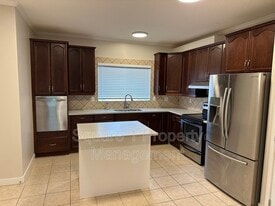 9355-9394 94 St NW in Edmonton, AB - Building Photo