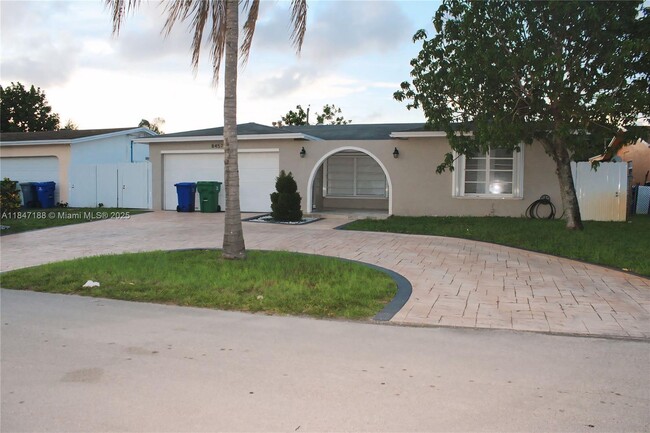 8457 Sheraton Dr in Miramar, FL - Building Photo - Building Photo