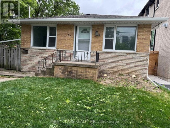 property at 37 Nipigon Ave
