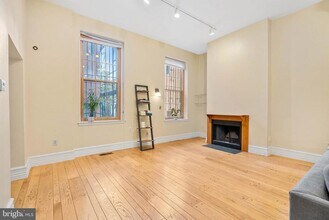 914 Spruce St in Philadelphia, PA - Building Photo - Building Photo