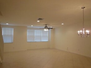 590 Amador Ln in West Palm Beach, FL - Building Photo - Building Photo