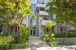 2240 S Beverly Glen Blvd, Unit 102 in Los Angeles, CA - Building Photo